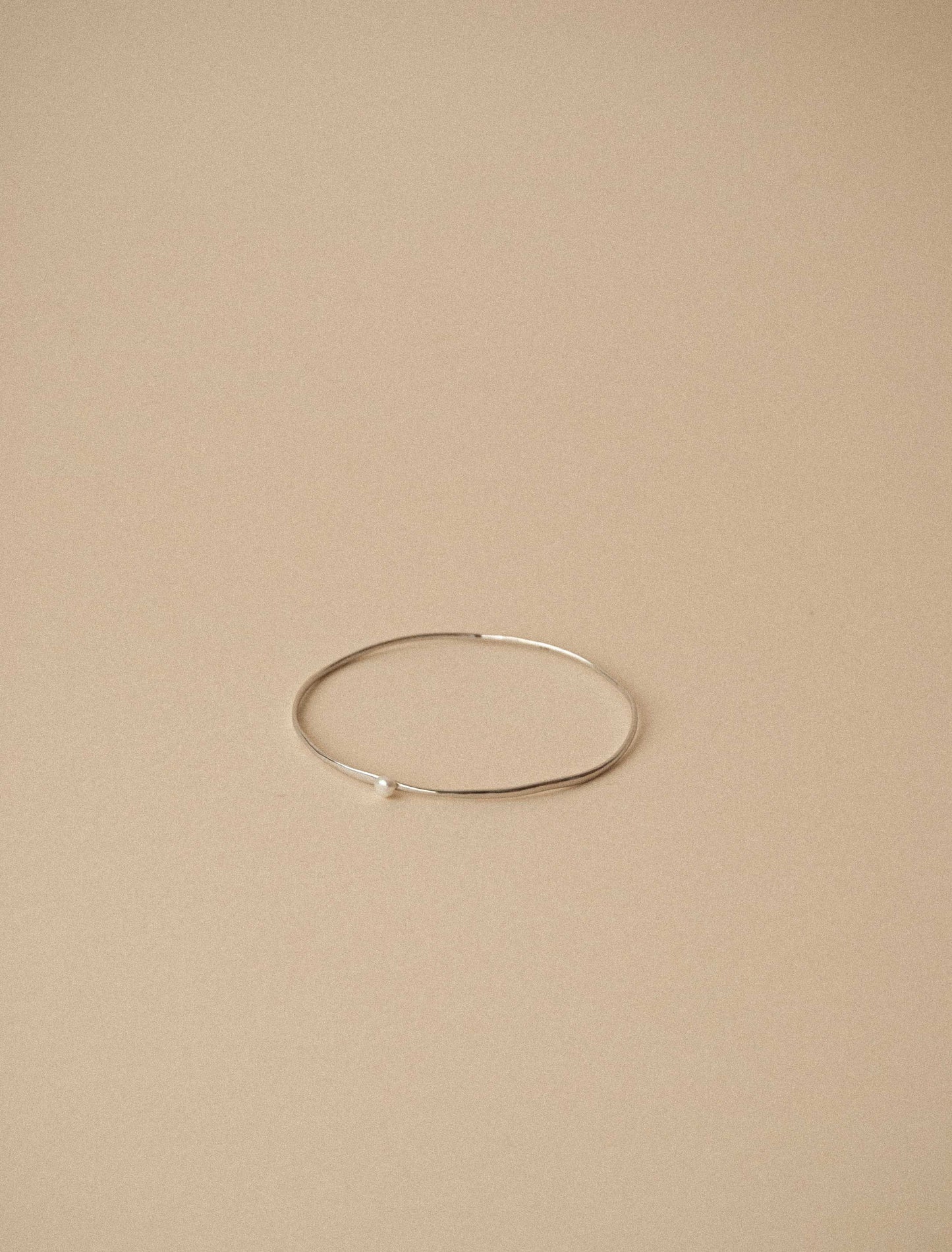 Silhouette Pearl Bracelet / White Gold Antonella Vermont