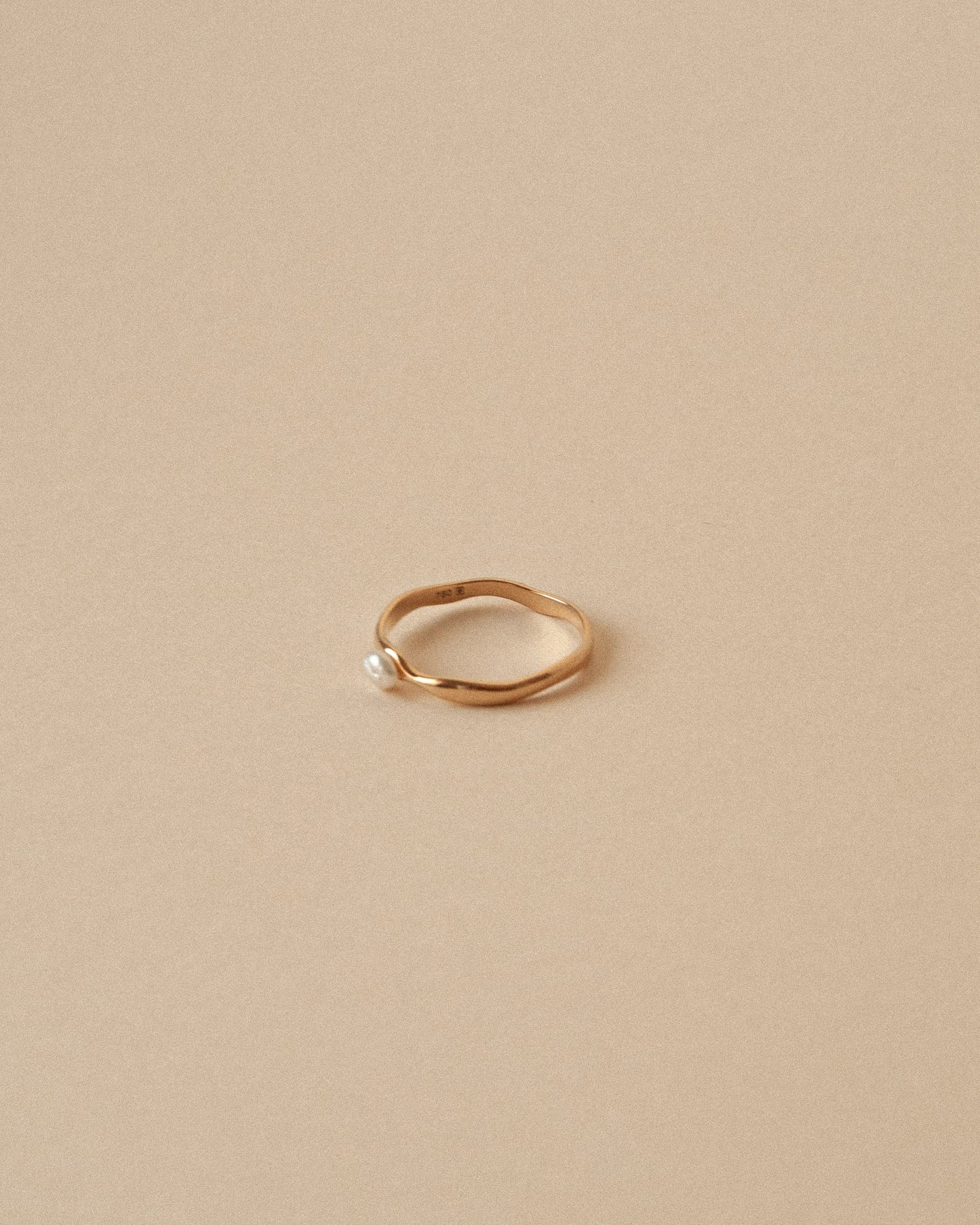 Silhouette Pearl Ring / Yellow Gold Antonella Vermont