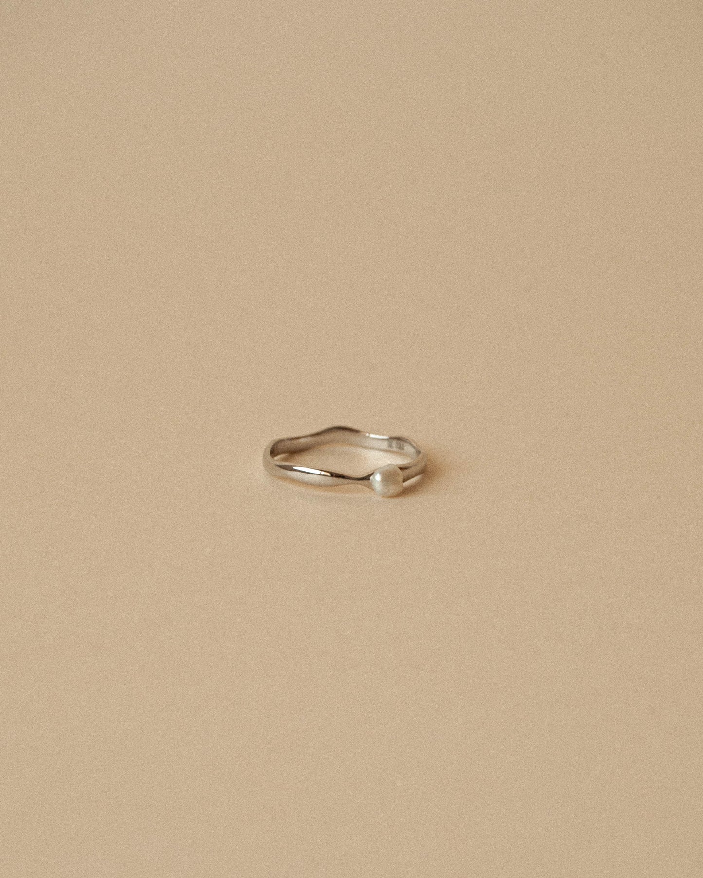 Silhouette Pearl Ring / White Gold Antonella Vermont