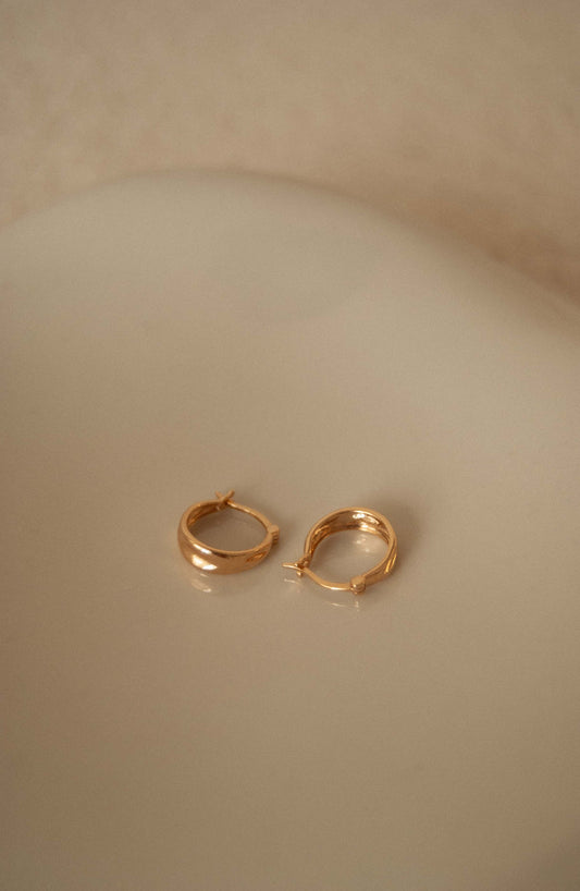 Silhouette Hoop Earrings / Yellow Gold Antonella Vermont